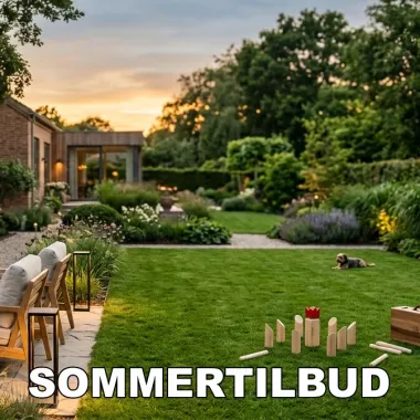 Eksklusive luksushavem�bler i teaktr�, stilfuld udend�rsbelysning og klassisk kongespil i en arkitekttegnet dansk have under en lun sommeraften &ndash; Luxury Outdoor sommerkampagne.
