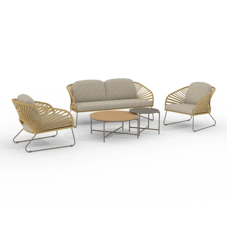 Novella Loungest, sand