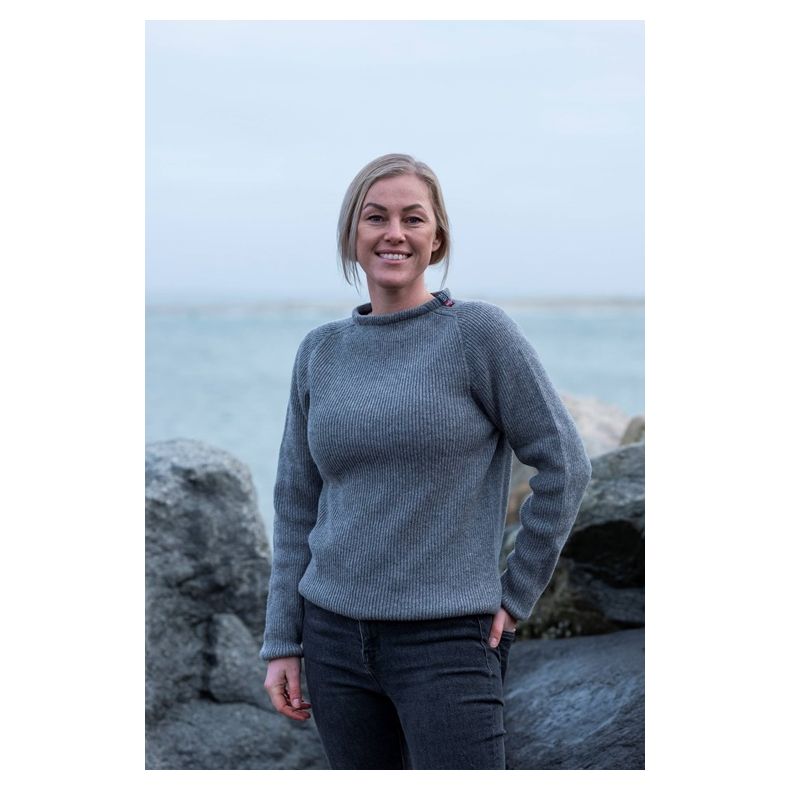 JURMO strikketrje lysgraa